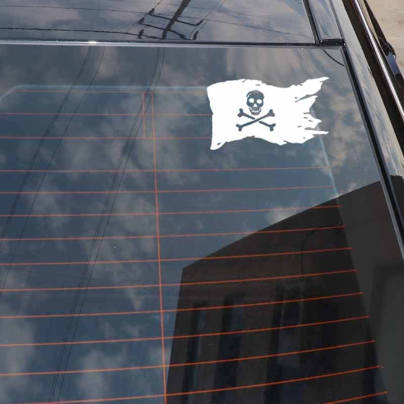2020 NEW 14.2CM*9CM Pirate Flag Vinyl Decal Skull Bones Cross Ship Car Sticker Decor Black/Silver C3-1836