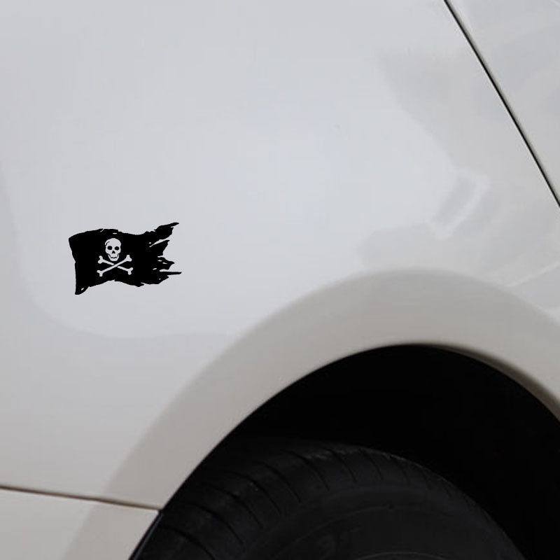 2020 NEW 14.2CM*9CM Pirate Flag Vinyl Decal Skull Bones Cross Ship Car Sticker Decor Black/Silver C3-1836