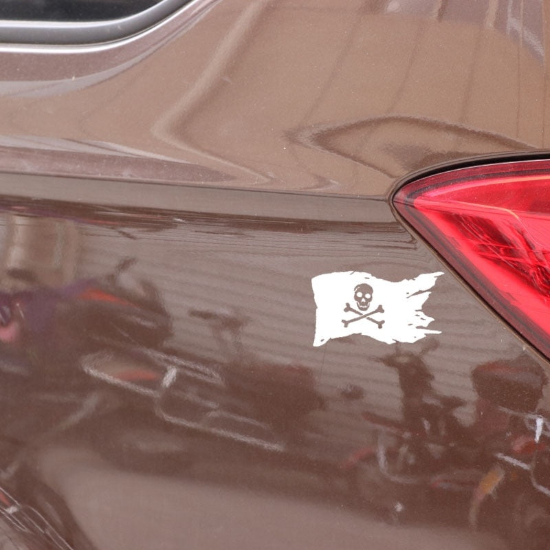 2020 NEW 14.2CM*9CM Pirate Flag Vinyl Decal Skull Bones Cross Ship Car Sticker Decor Black/Silver C3-1836