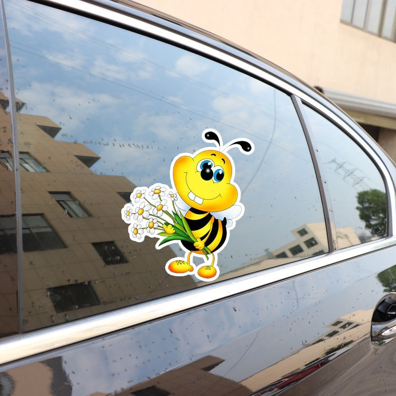 15.3CM*17.6CM The Bees Hold A Bunch Of Flowers Decal PVC Car Sticker Modelling