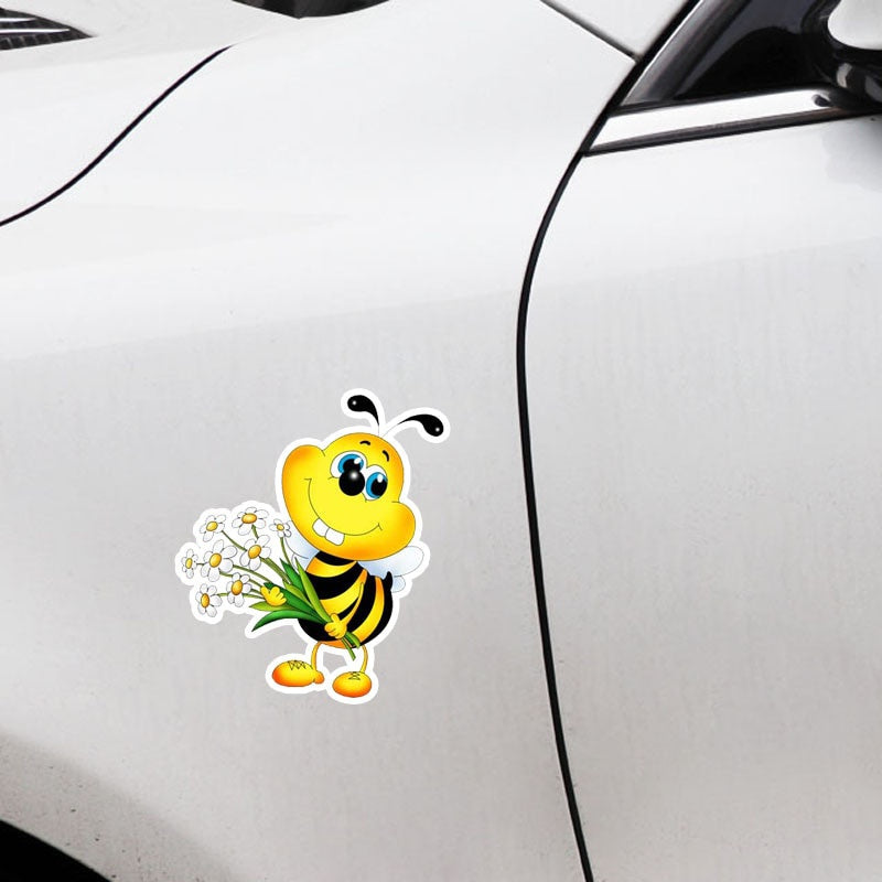 15.3CM*17.6CM The Bees Hold A Bunch Of Flowers Decal PVC Car Sticker Modelling