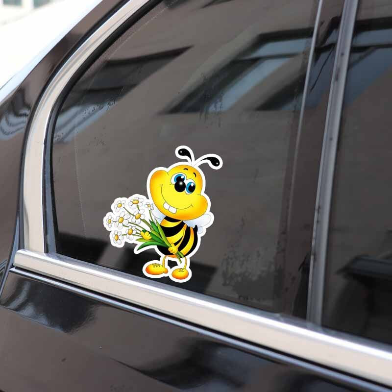 15.3CM*17.6CM The Bees Hold A Bunch Of Flowers Decal PVC Car Sticker Modelling