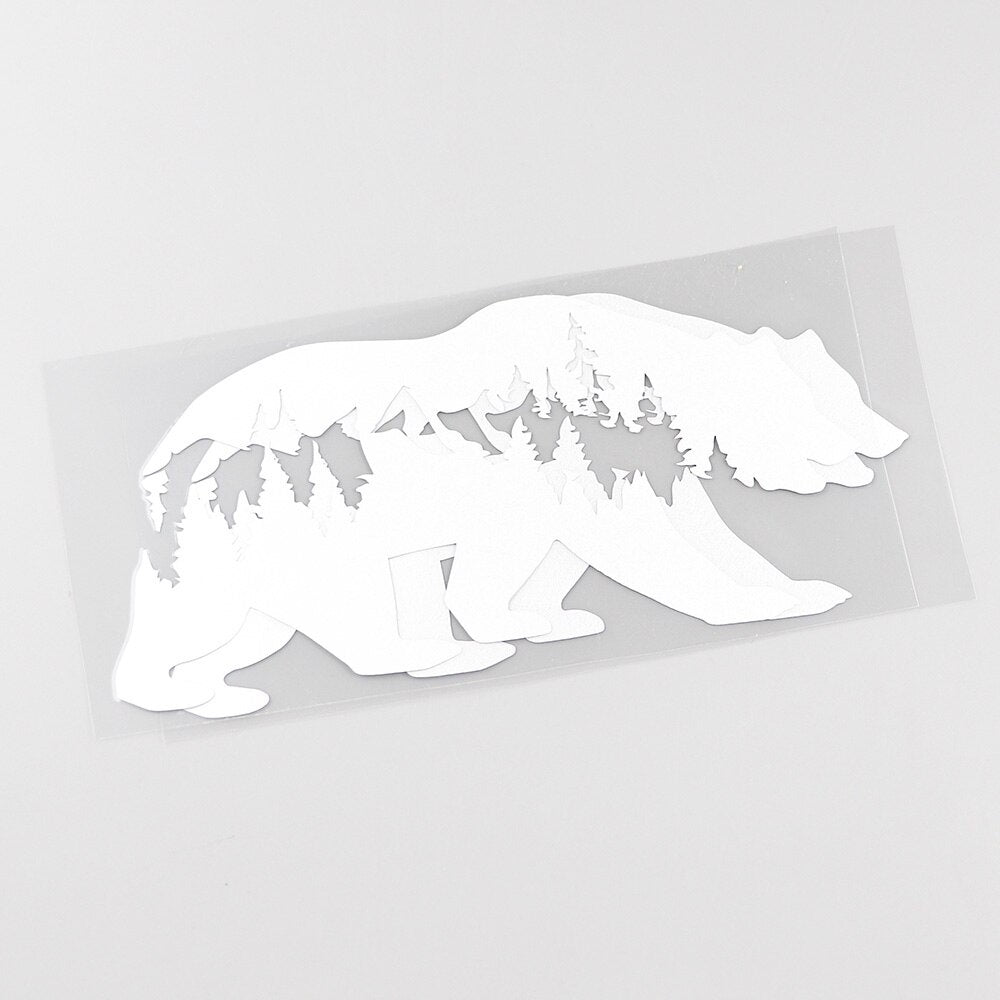 17.3CMX8.6CM Cartoon Bear Wildlife Camper Car Truck  Decal  Vinyl Car Sticker 13C-0080