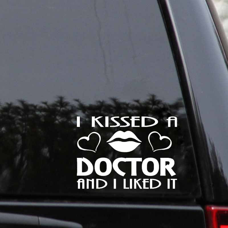 15cm*10.9cm I KISSED A DOCTOR AND I LIKED IT Vinyl Decal Personality Car Sticker
